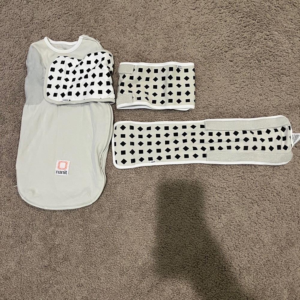 Nanit Baby Swaddle Set in Gray and Black